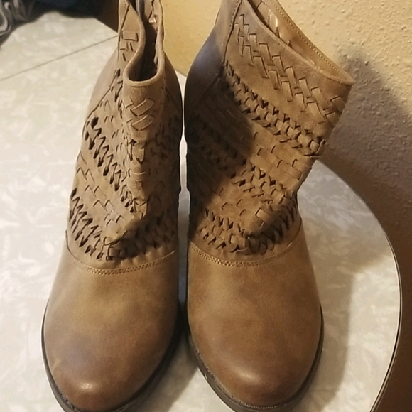 Fergie Shoes - Womens ANKLE Boots